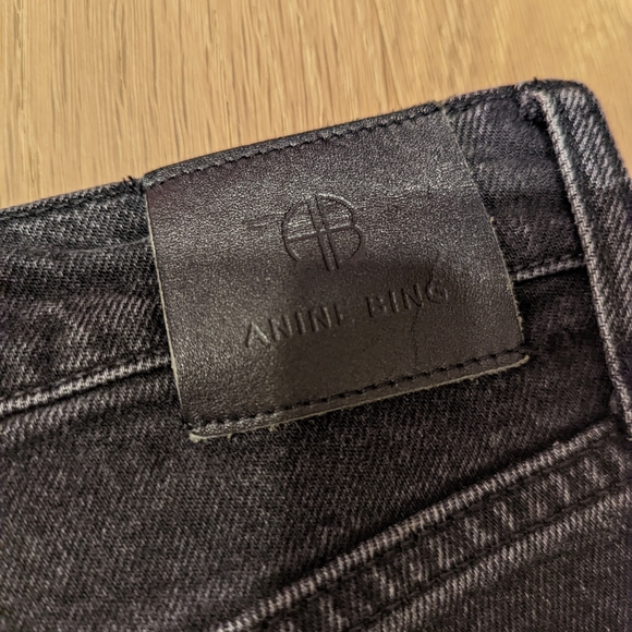 Women's Black Denim Cropped Jeans - Picture 3 of 7